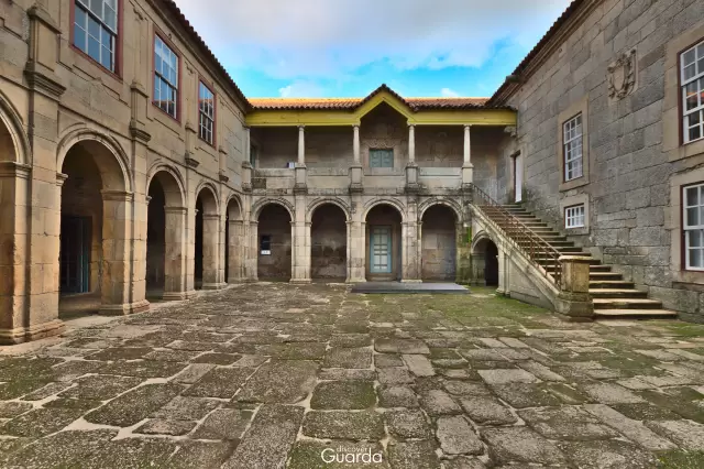 Antigo Paço Episcopal e Seminário - Interior com planta em U (foto de 2020)