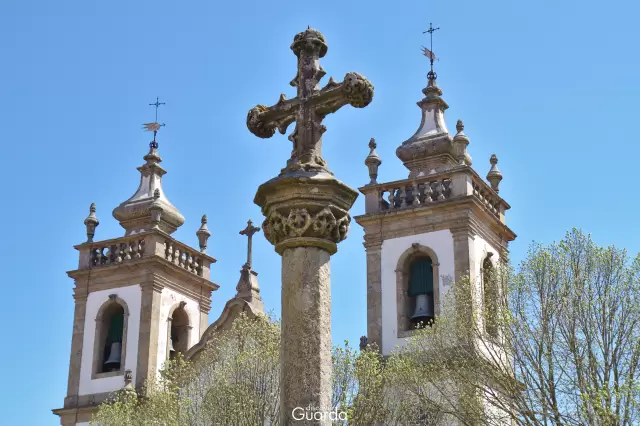Igreja da Misericórdia - Enquadramento com o cruzeiro (foto de 2019)
