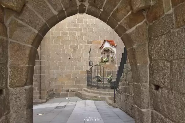 Torre dos Ferreiros - Interior, vista a partir da Rua da Torre (foto de 2020)