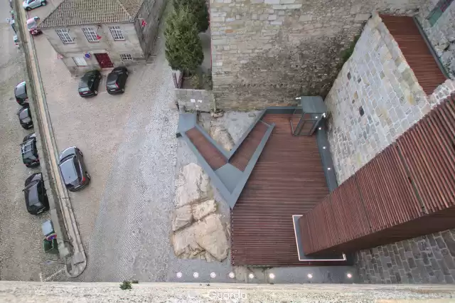 Torre dos Ferreiros - Vista exterior a partir do topo da Torre, depois da remodelação de 2020 (foto de 2020)